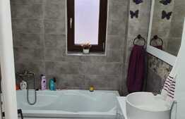 Apartament cu 3 camere, 68 mp, decomandat, zona Stejarului