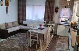 Apartament cu 3 camere, 68 mp, decomandat, zona Stejarului