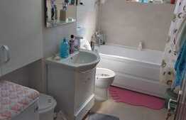 Apartament cu 3 camere, 60 mp, decomandat, zona Cetatii