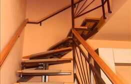 Spatiu, lumina si confort la 3 camere cu scara interioara.