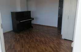 Apartament 3 camere, terasa 38 mp, intermediar, zona strazii Ciocarliei