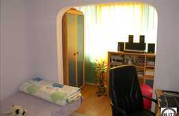 Vanzare apartament cu 4 camere, decomandat, zona Spitalul de Recuperare.