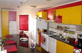 Vanzare apartament cu 4 camere, decomandat, zona Spitalul de Recuperare.