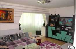 Vanzare apartament cu 4 camere, decomandat, zona Spitalul de Recuperare.