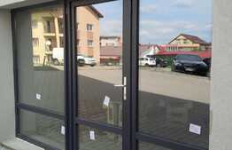 Spatiu comercial la parter, 95 mp, Vitrina la strada, vad bun