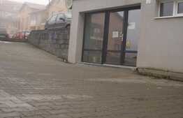 Spatiu comercial la parter, 95 mp, Vitrina la strada, vad bun