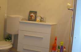 Spatiu comercial la parter, 95 mp, Vitrina la strada, vad bun