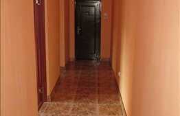 De vanzare 2 camere, 55 mp, decomandat in zona strazii Eroilor