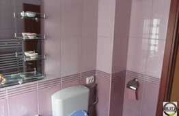 De vanzare 2 camere, 55 mp, decomandat in zona strazii Eroilor