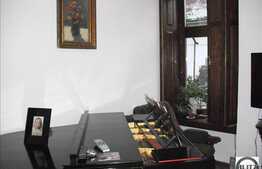 98 mp in zona Camerei de Comert