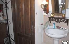 98 mp in zona Camerei de Comert