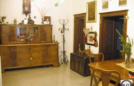 98 mp in zona Camerei de Comert