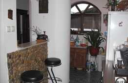 98 mp in zona Camerei de Comert