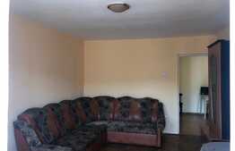 Apartament cu 3 camere, decomandate, balcon, terasa, zona Parang