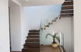 Apartament pe 2 nivele! 160 mp, parcare, ideal pentru birouri!