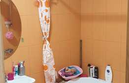 De vanzare, apartament 2 camere, 49 mp, in zona Petrom 