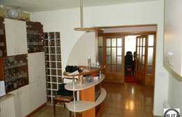 Vanzare apartament cu 3 camere, decomandat, 93 mp, zona Interservisan