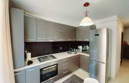 Apartament 2 camere, decomandat, 2 parcari, balcon!