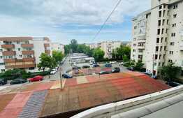 Apartament cu 4 camere, decomandat, 90 mp, zona Centrala 