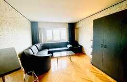 Apartament cu 4 camere, decomandat, 90 mp, zona Centrala 