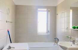 Apartament 2 camere, decomandat, parcare, zona strazii Eroilor