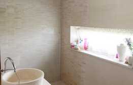 3 camere, semidecomandat, terasa, parcare, zona Calea Turzii. Disponibil din 1 Aprilie 