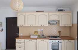 3 camere, semidecomandat, terasa, parcare, zona Calea Turzii. Disponibil din 1 Aprilie 