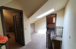 Apartament pe 2 nivele, 2 camere, 50 mp, zona Intre Lacuri