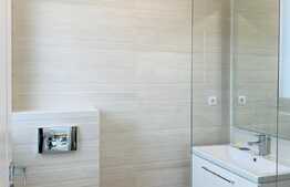 Apartament 3 camere, 80 mp,  2 bai, 2 balcoane,parcare, zona UMF