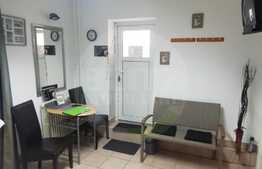 Spatiu comercial la strada, 64 mp, parter de bloc