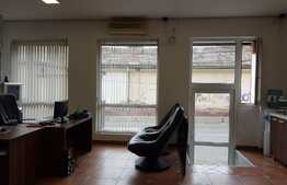 Spatiu comercial central, 75 mp, vitrina la strada, 2 cai de acces