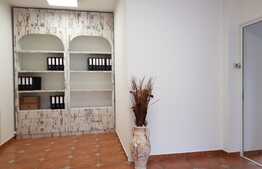 Spatiu comercial central, 75 mp, vitrina la strada, 2 cai de acces