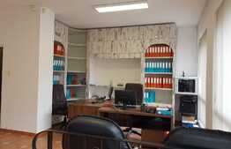 Spatiu comercial central, 75 mp, vitrina la strada, 2 cai de acces