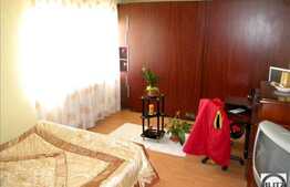 Apartament 2 camere de vanzare, 54 mp utili, strada Lunii