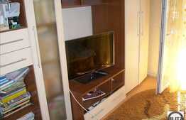 De vanzare apartament cu 3 camere, 65 mp utili