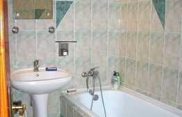 De vanzare apartament cu 3 camere, 65 mp utili