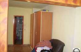 De vanzare apartament cu 3 camere, 65 mp utili