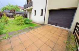 Duplex finisat, 150 mp, curte 255 mp, garaj, zona strazii Florilor!