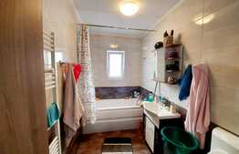 Apartament 2 camere, decomandat , la cheie, zona centrala Floresti!