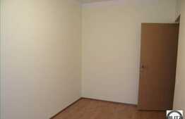 Apartament cu 4 camere nemobilatre zona strazii bucium.