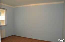 Apartament cu 4 camere nemobilatre zona strazii bucium.