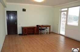 Apartament cu 4 camere nemobilatre zona strazii bucium.