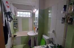 Apartament de 3 camere decomandate si boxa, zona complex  Nora