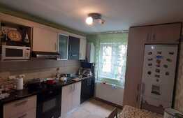 Apartament de 3 camere decomandate si boxa, zona complex  Nora