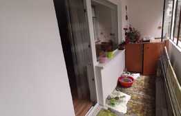 Apartament de 3 camere decomandate si boxa, zona complex  Nora