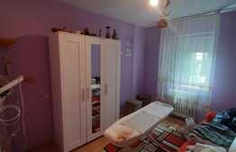 Apartament de 3 camere decomandate si boxa, zona complex  Nora