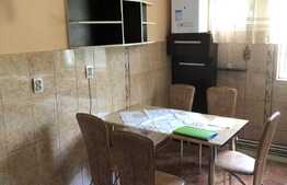Apartament 4 camere, decomandat, garaj, boxa, zona Hotel Premier