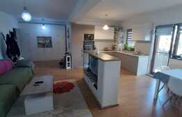 Apartament cu gradina, 2 balcoane, zona Sub Cetate