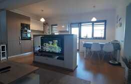 Apartament cu gradina, 2 balcoane, zona Sub Cetate