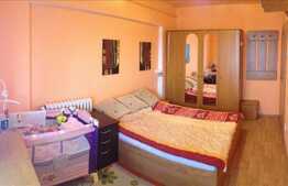 De vanzare apartament 3 camere, decomandat, loc parcare si boxa, zona Kaufland